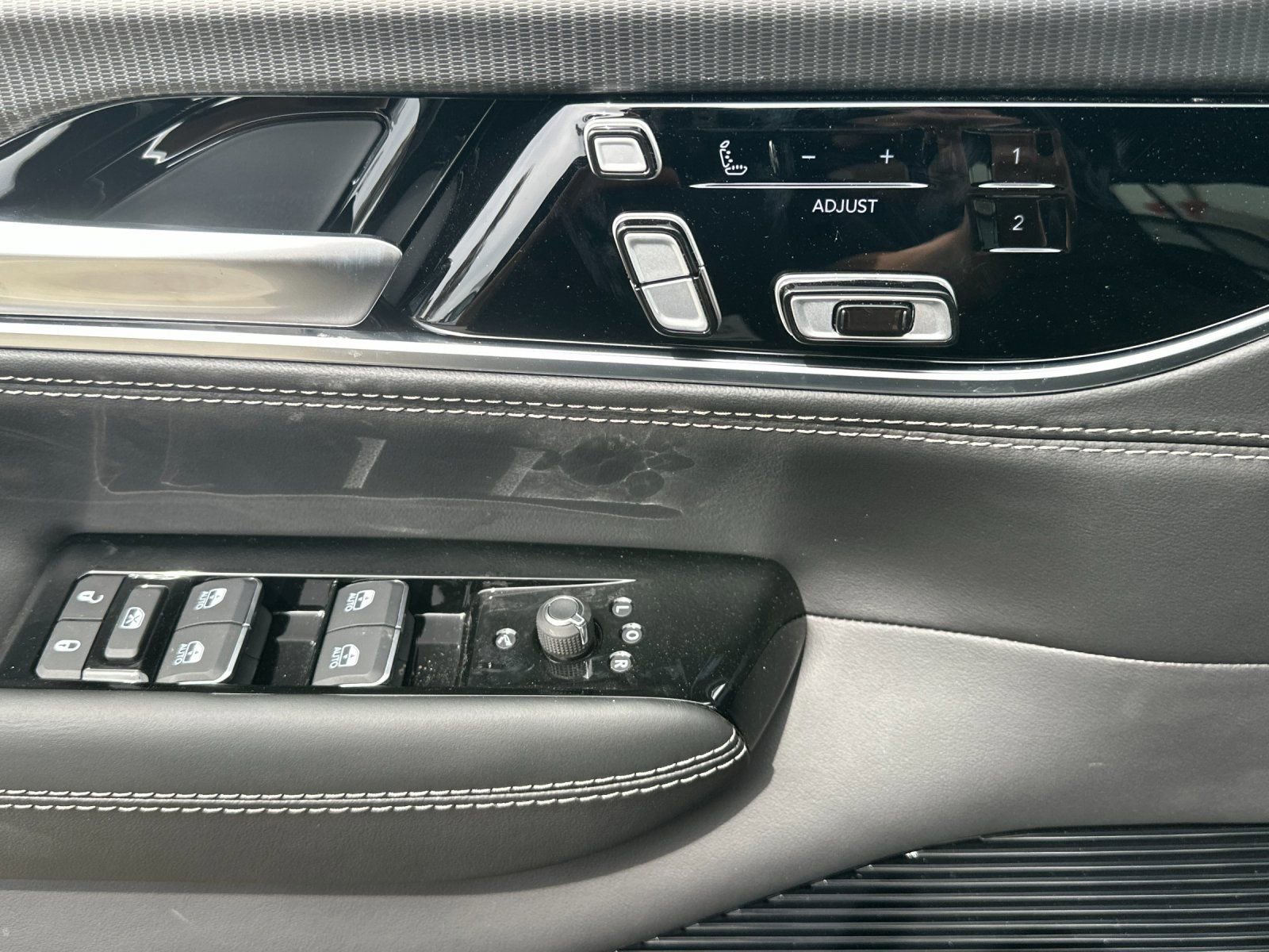 New 2026 Jeep Grand Wagoneer L Summit image 11