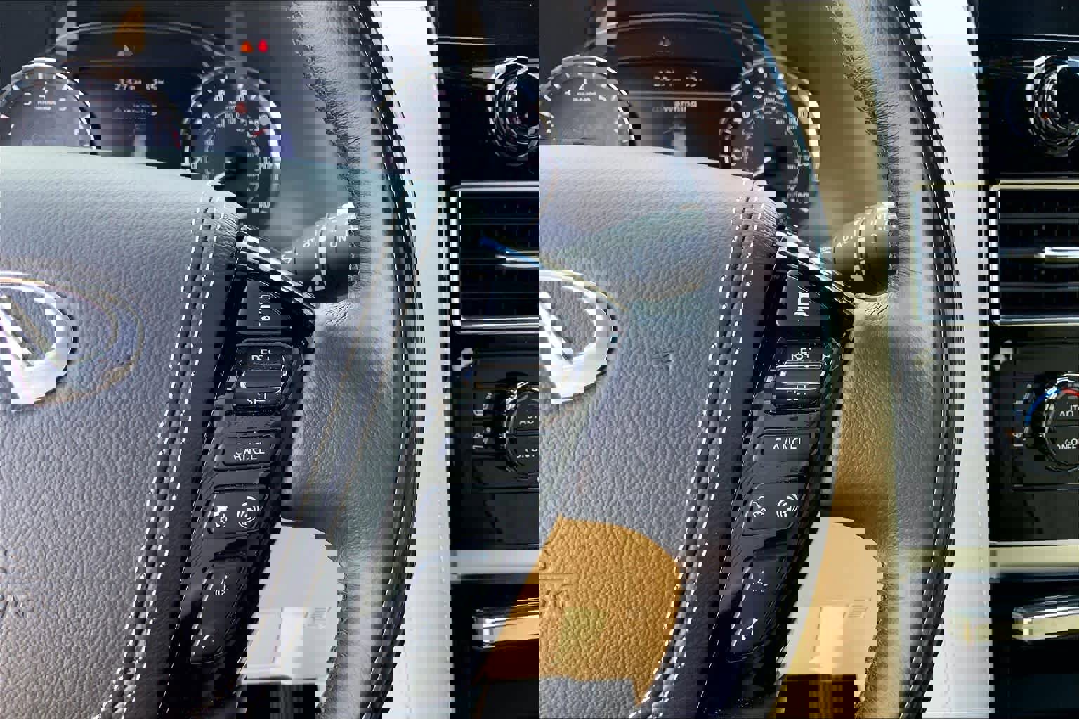 Used 2024 INFINITI QX80 Sensory w/ Cargo Package image 24