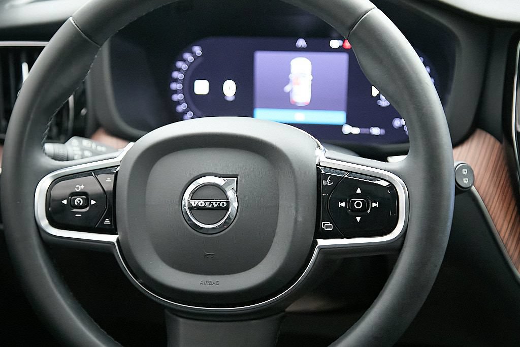 Certified 2024 Volvo XC60 B5 Plus w/ Protection Package Premier AWD/4WD image 25