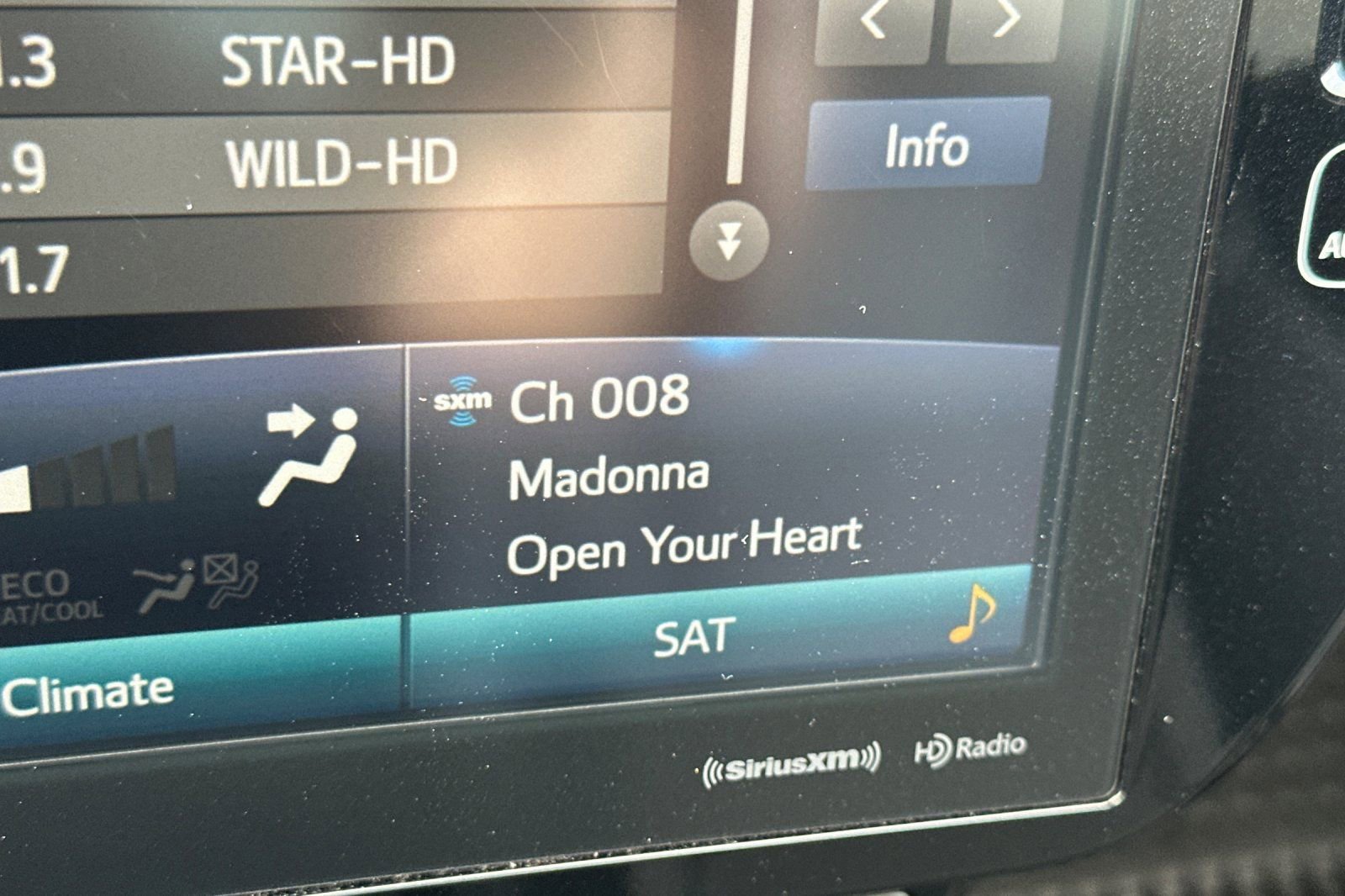 Used 2022 Toyota Prius Prime XLE image 26