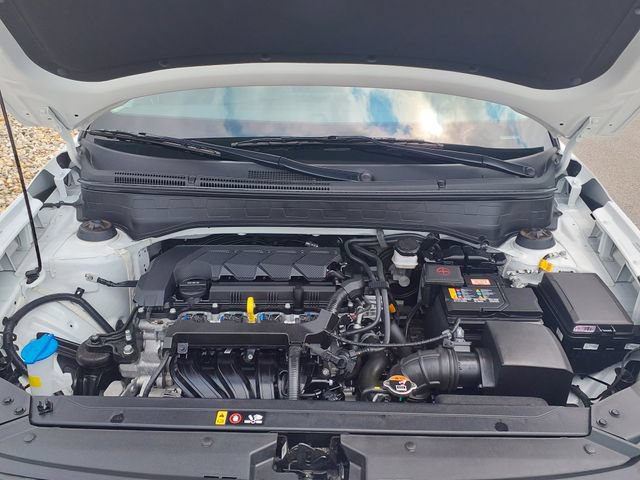 Certified 2025 Hyundai Venue SEL FWD image 15