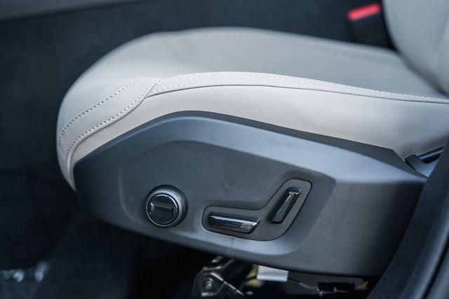 New 2026 Volvo XC60 B5 Plus w/ Climate Package image 37