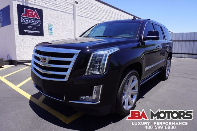 Used 2018 Cadillac Escalade Premium Luxury AWD/4WD image 40