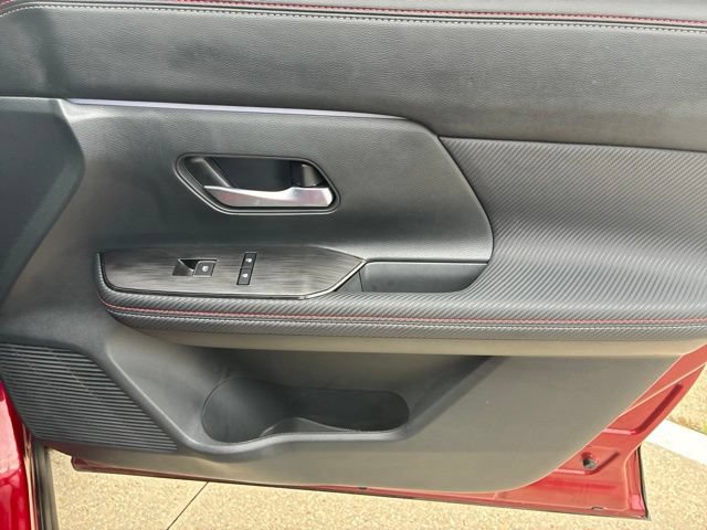 Used 2025 Nissan Kicks SR FWD image 12