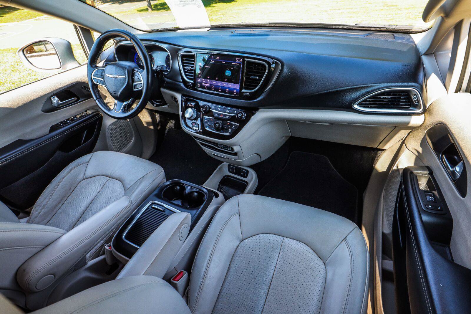Used 2021 Chrysler Pacifica Touring-L FWD image 33