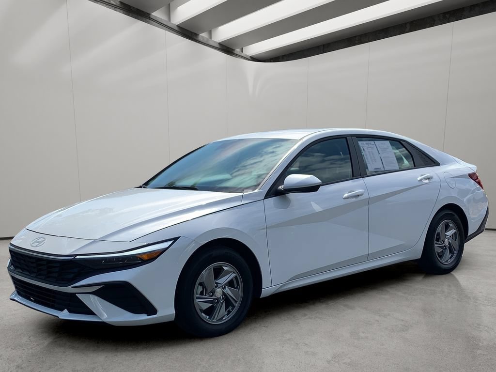Certified 2026 Hyundai Elantra SE w/ Cargo Package FWD image 1