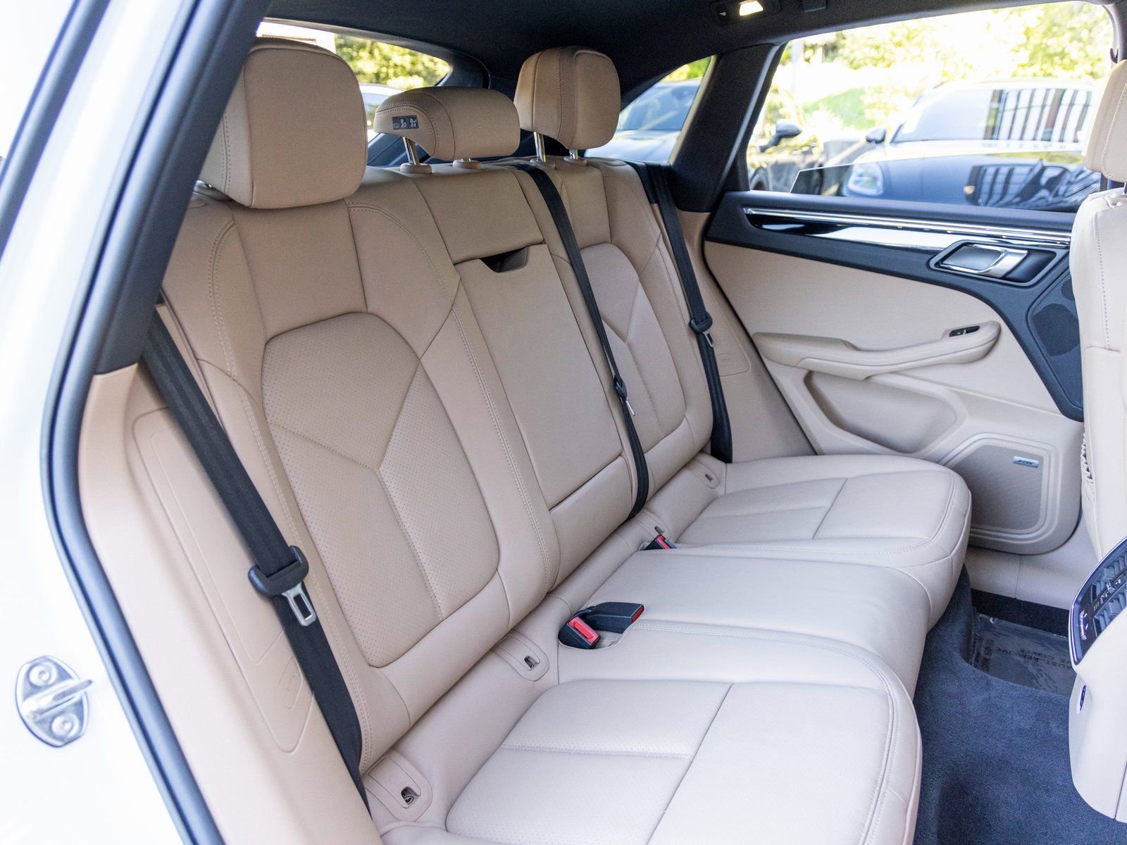 Certified 2025 Porsche Macan image 49