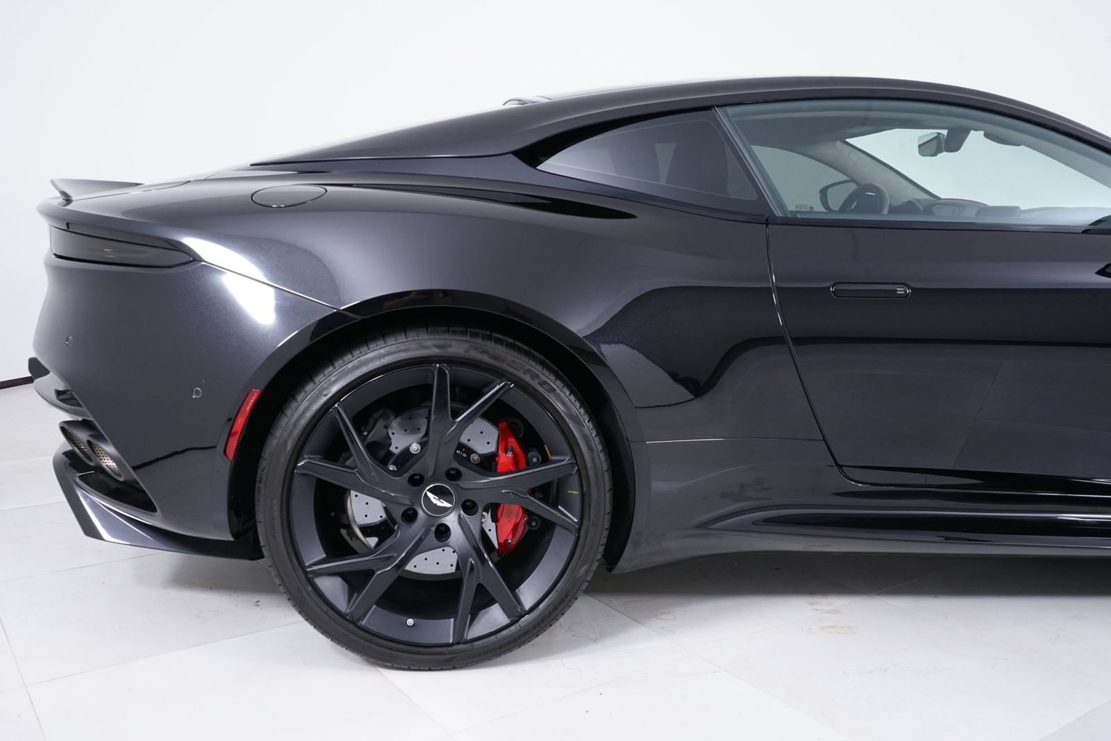 Used 2019 Aston Martin DBS Superleggera RWD image 13