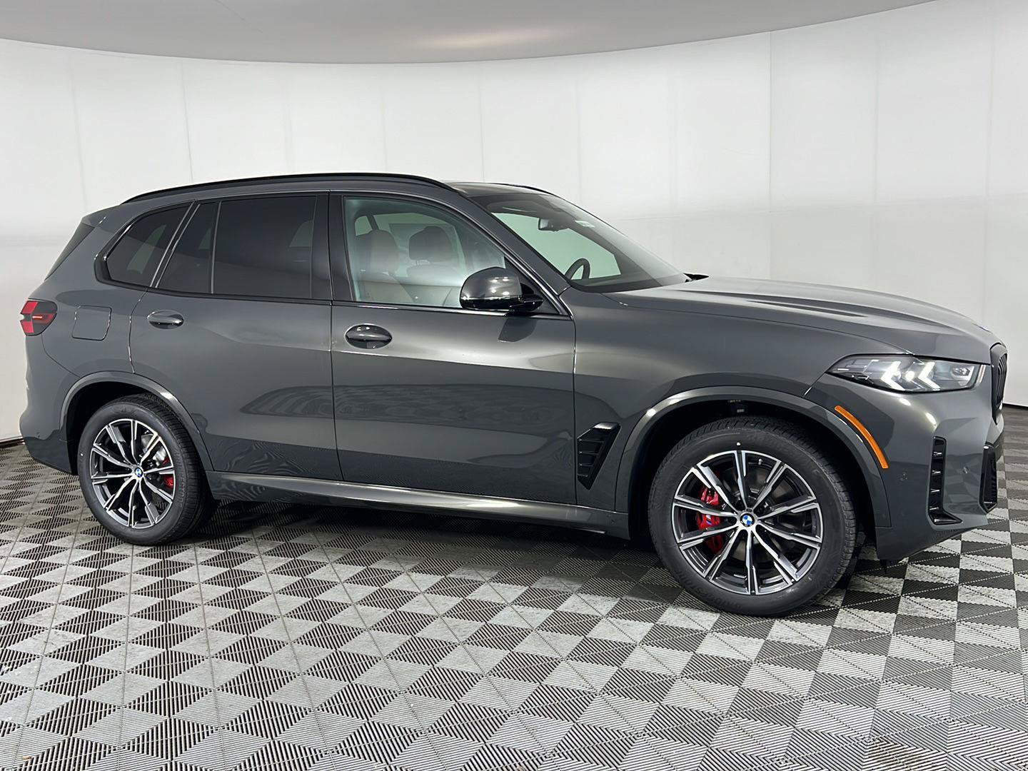 New 2026 BMW X5 xDrive40i w/ M Sport Package AWD/4WD image 2