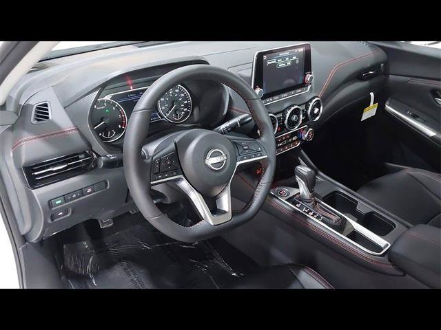 Used 2025 Nissan Sentra SR w/ SR Premium Package FWD image 21