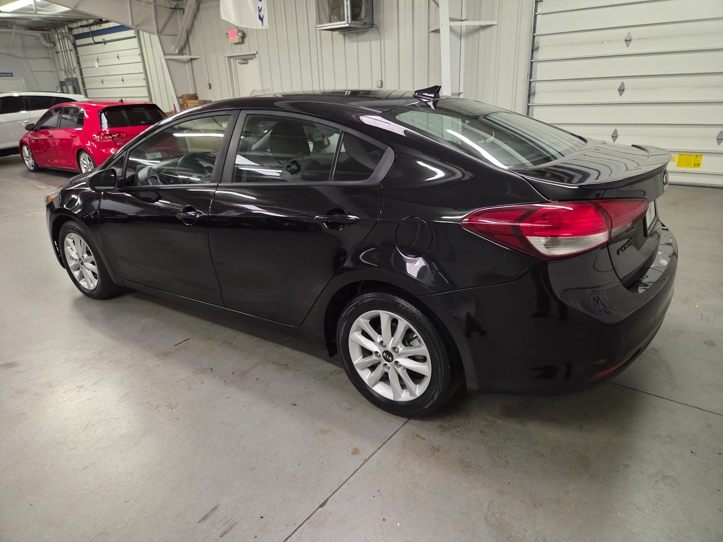 Used 2017 Kia Forte S FWD image 4