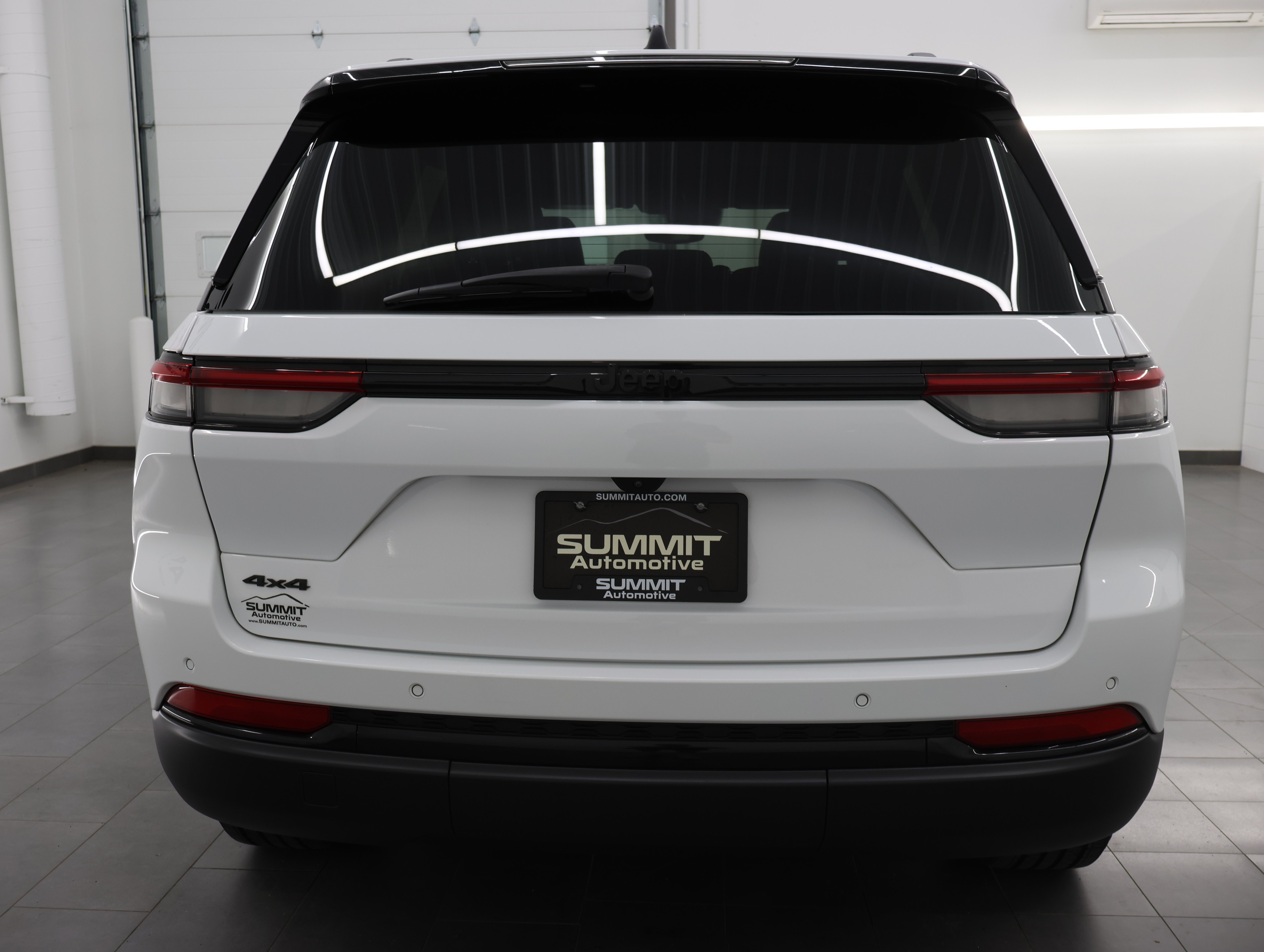 Used 2023 Jeep Grand Cherokee Altitude AWD/4WD image 26