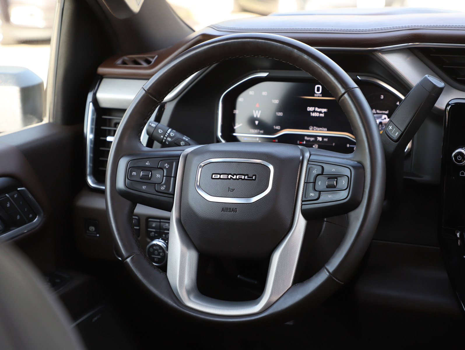 Used 2025 GMC Sierra 3500 Denali w/ Denali Reserve Package AWD/4WD image 17