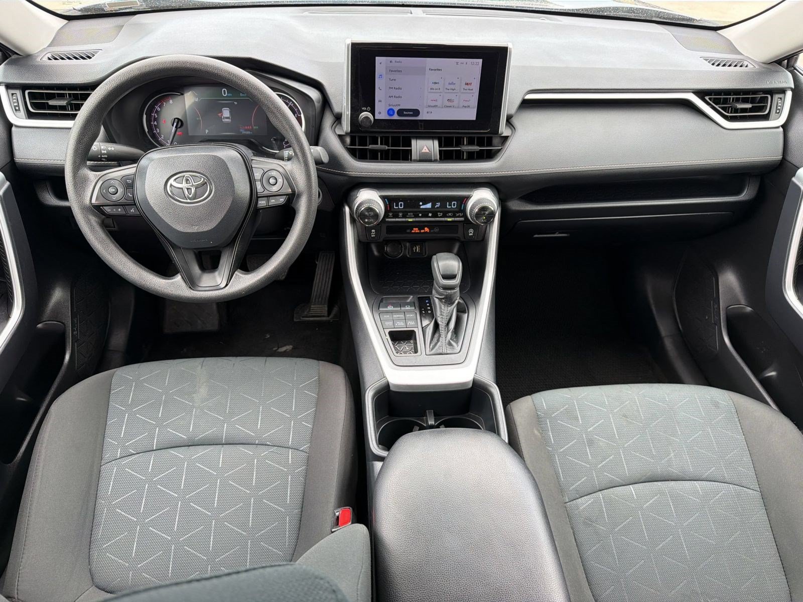 Used 2025 Toyota RAV4 XLE AWD/4WD image 16