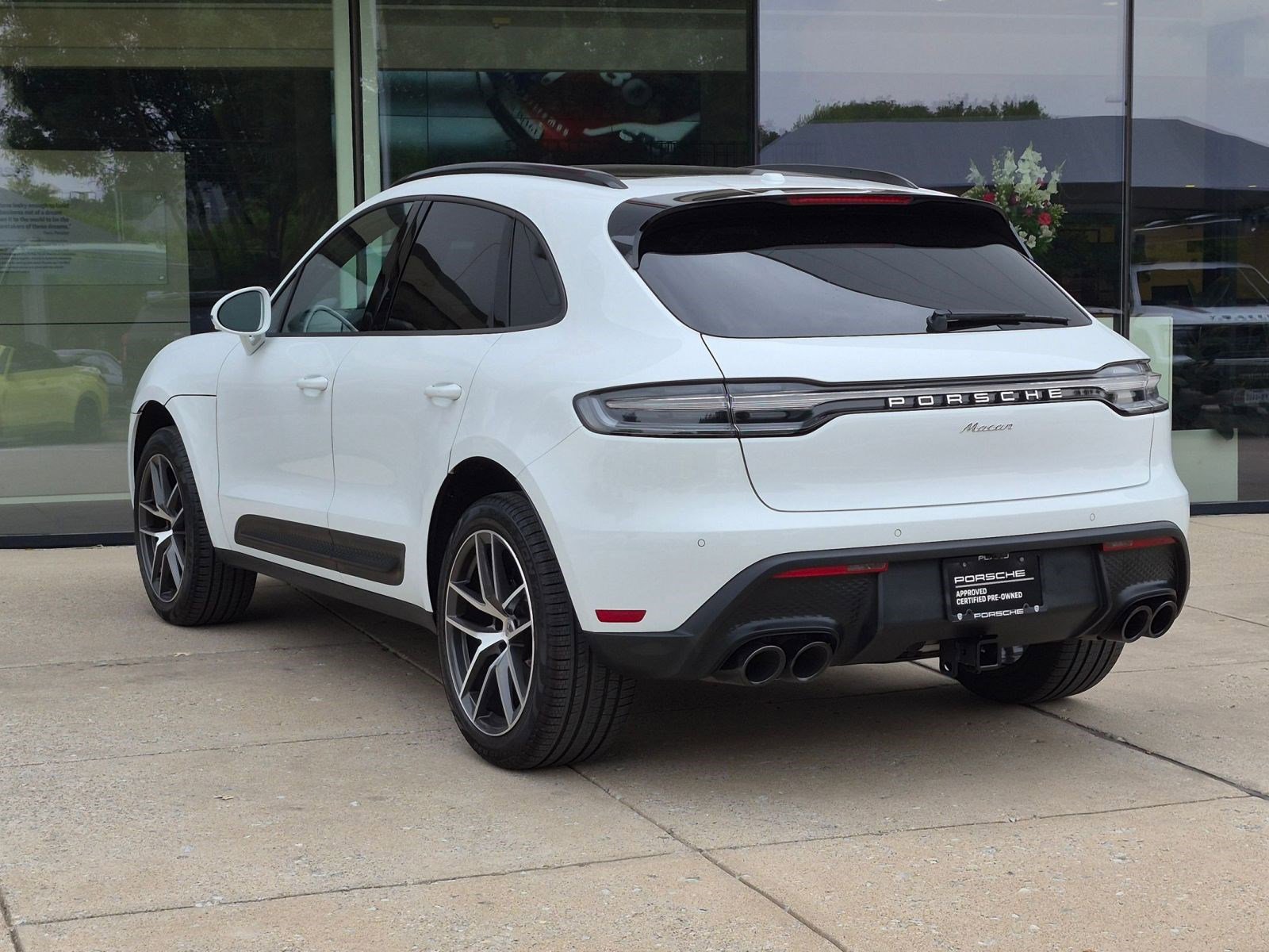 Certified 2026 Porsche Macan AWD/4WD image 3
