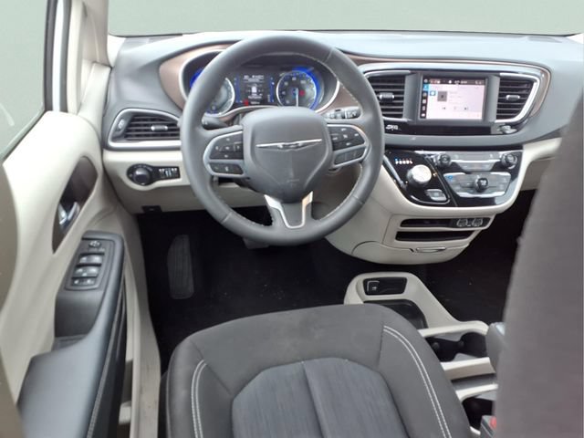 Used 2023 Chrysler Voyager LX FWD image 4