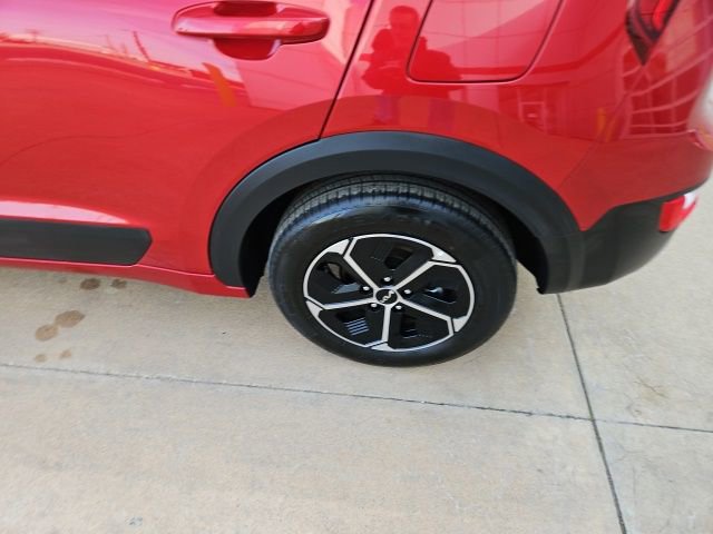 Used 2025 Kia Niro EX image 11