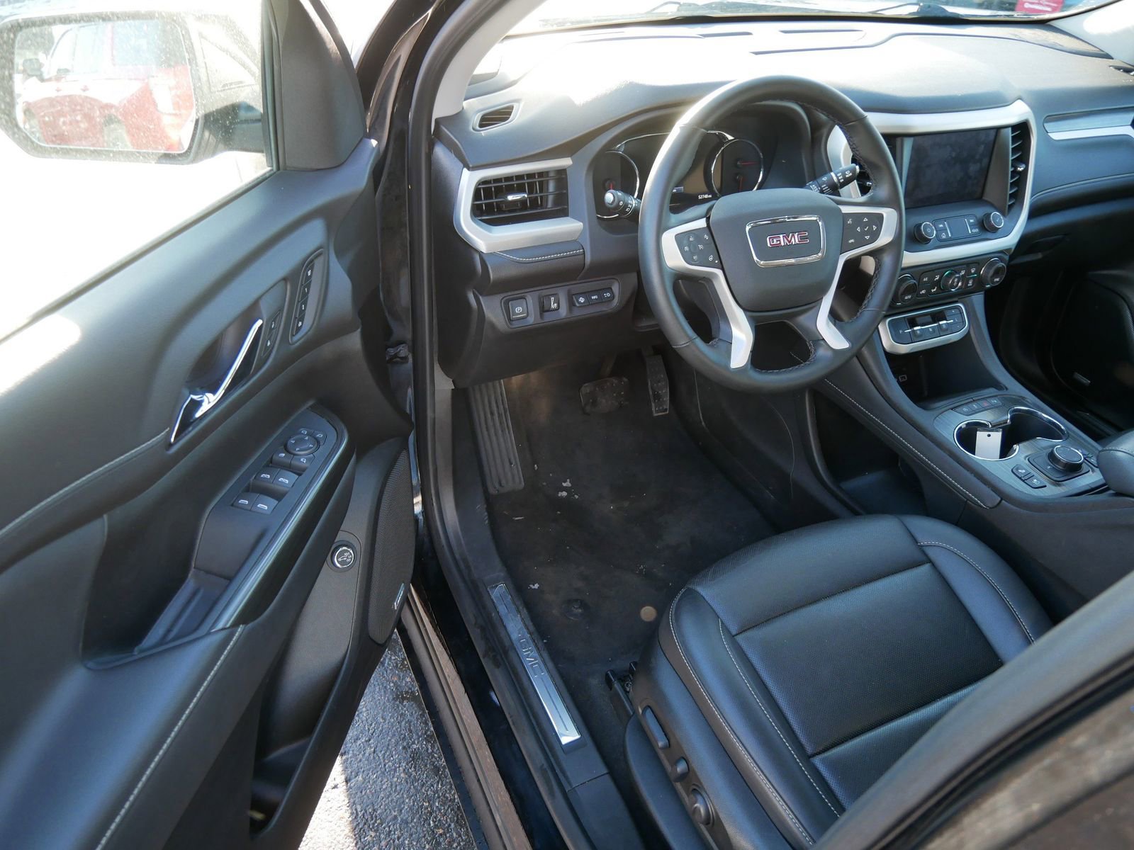 Used 2023 GMC Acadia SLT w/ Technology Package image 9