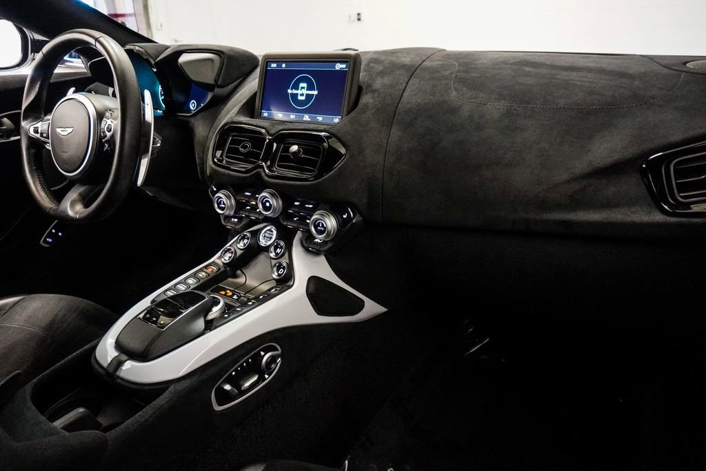Used 2019 Aston Martin V8 Vantage Coupe image 9