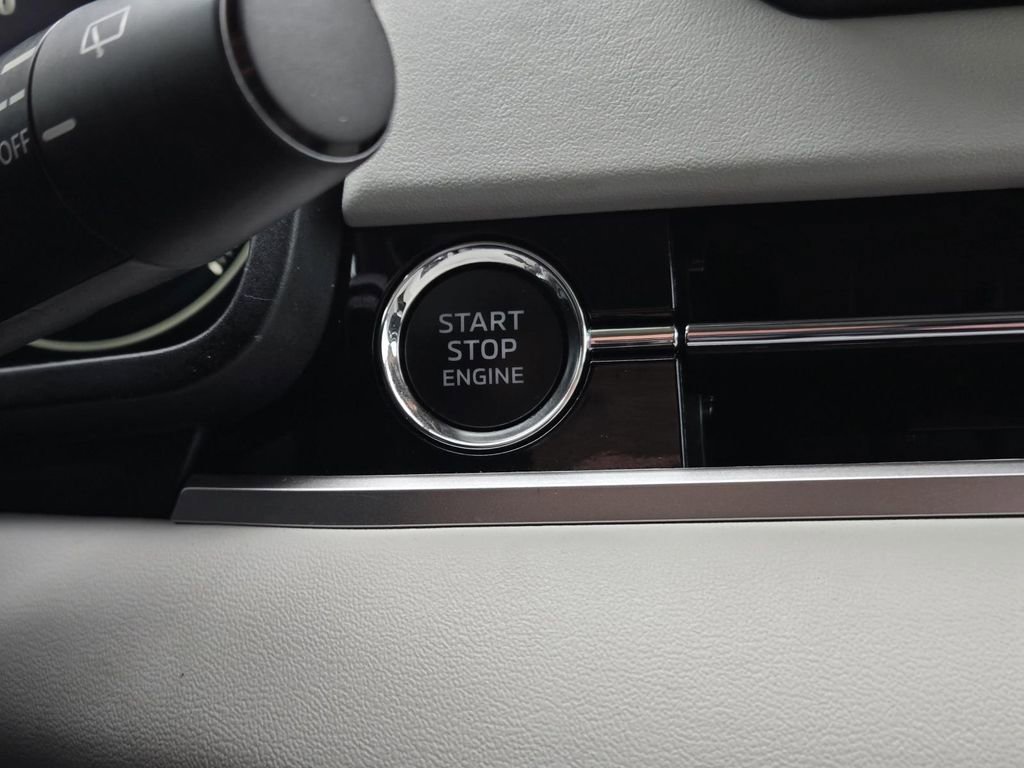 Used 2024 Mitsubishi Outlander SEL image 11