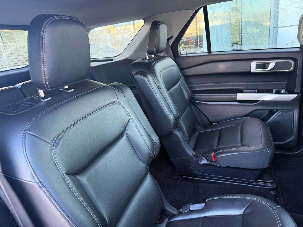 Used 2022 Ford Explorer XLT w/ Equipment Group 202A image 25