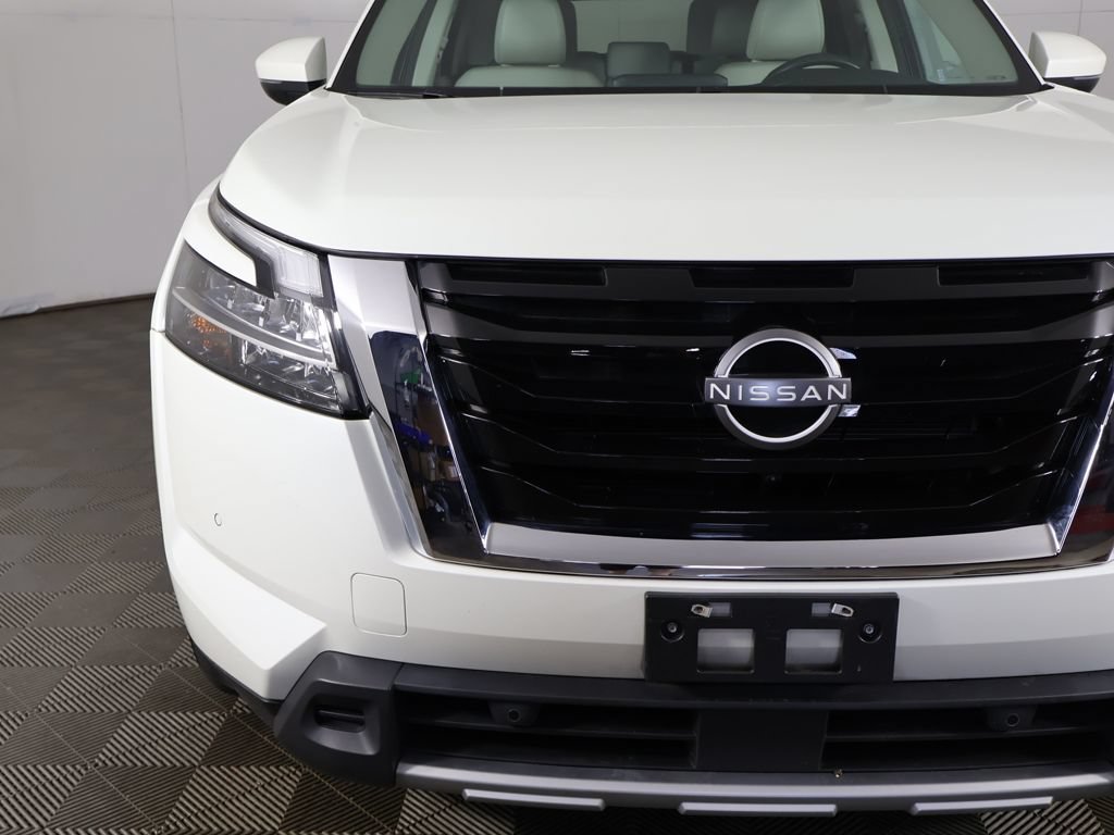 Used 2023 Nissan Pathfinder SL AWD/4WD image 14