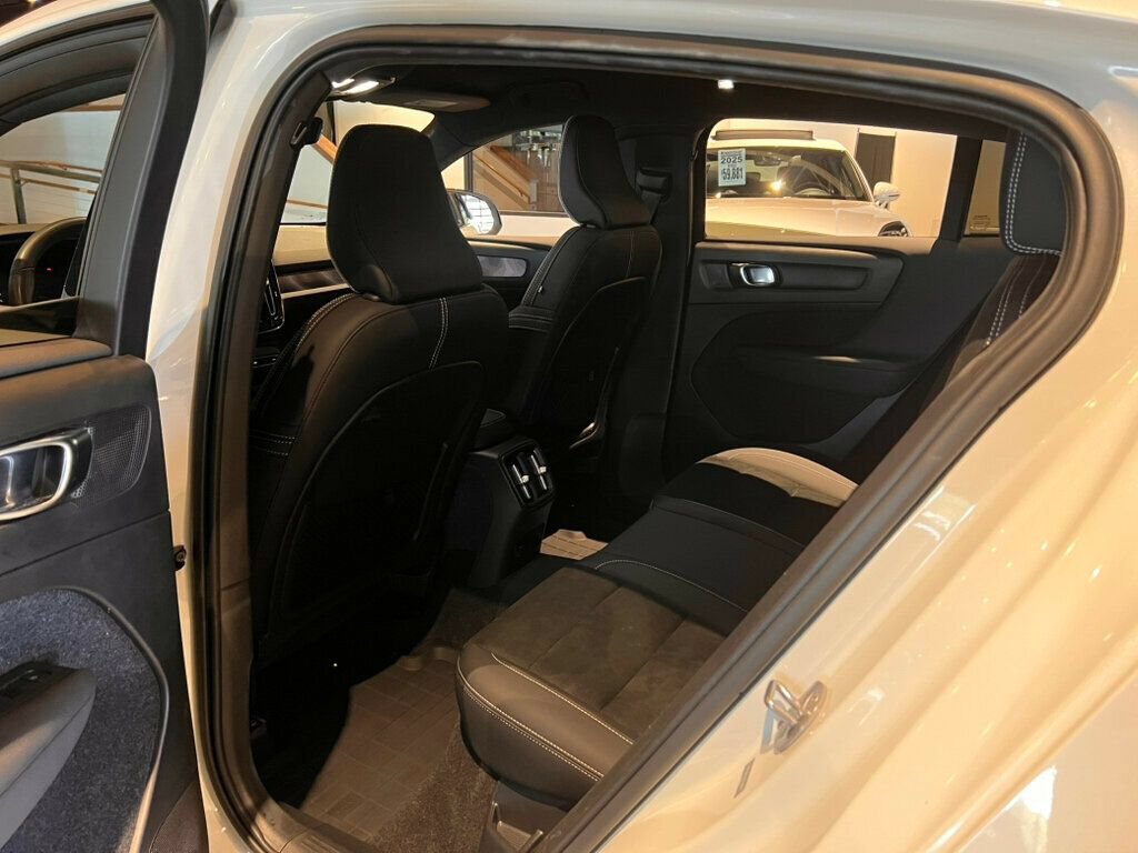 Used 2023 Volvo C40 P8 Recharge Plus AWD/4WD image 22