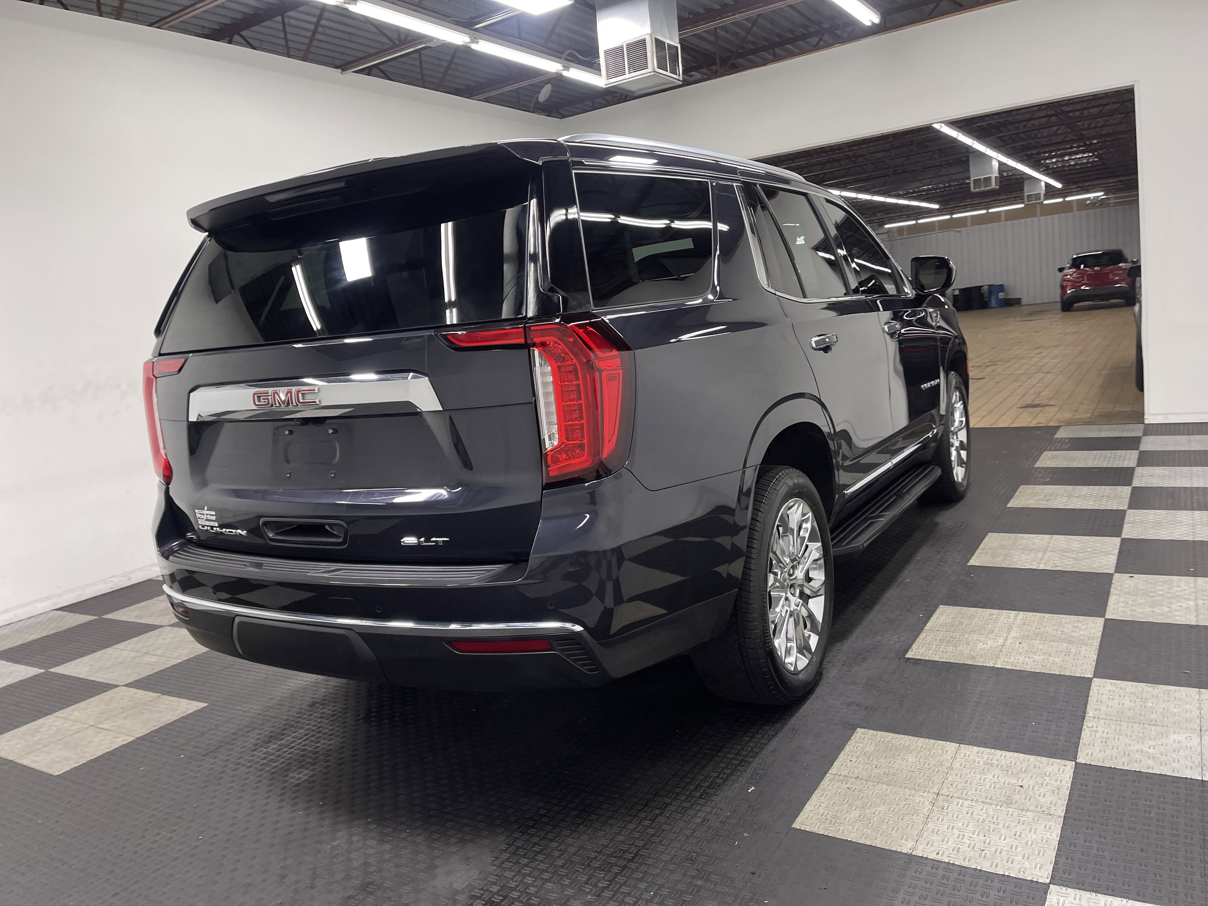 Used 2023 GMC Yukon SLT image 5