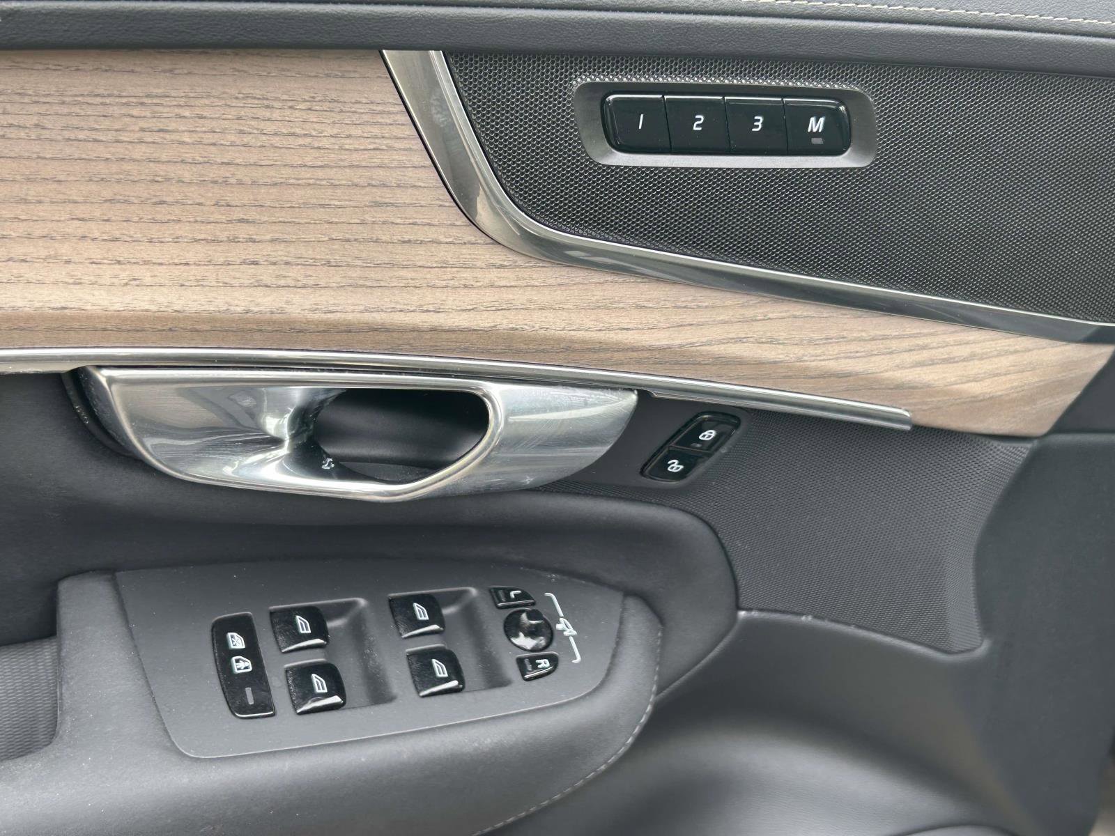 Certified 2025 Volvo XC90 B5 Plus image 21