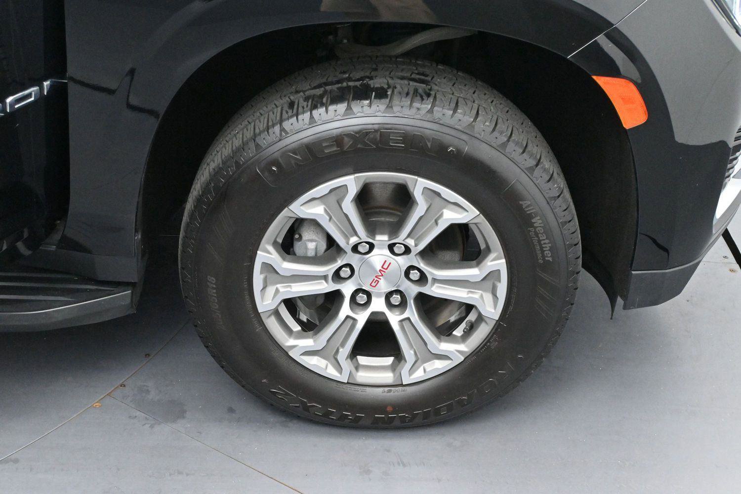 Used 2023 GMC Yukon XL SLE w/ Gmc Pro Safety Plus Package AWD/4WD image 35