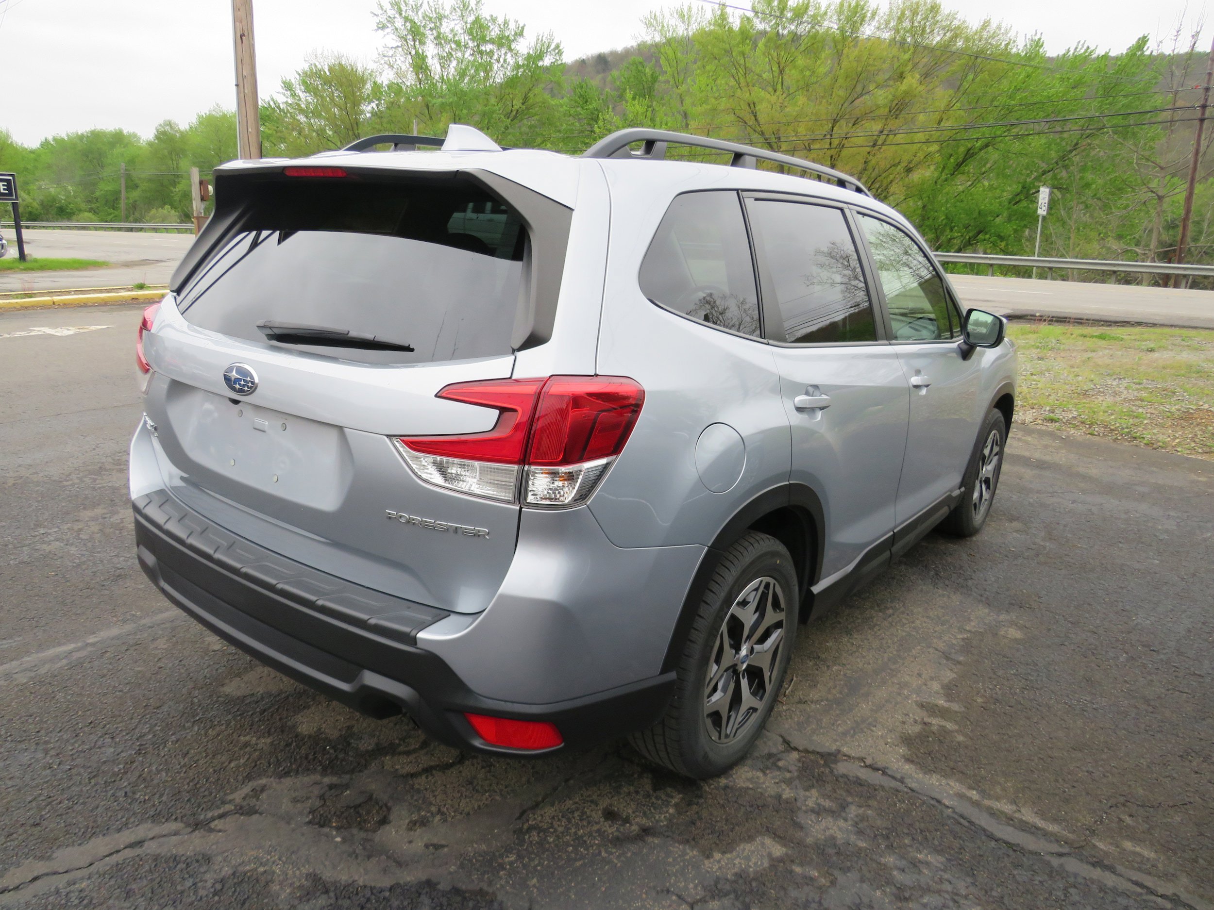 Used 2022 Subaru Forester Premium w/ Popular Package #2 AWD/4WD image 7
