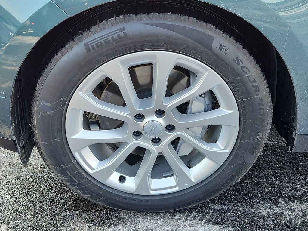 Used 2025 Land Rover Range Rover Sport SE image 9