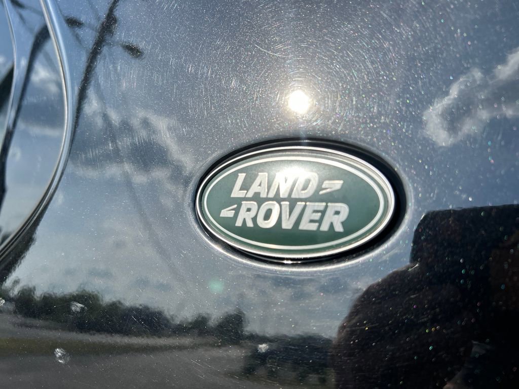 Used 2025 Land Rover Discovery S image 11