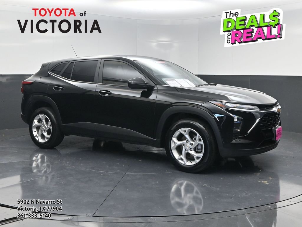 Used 2025 Chevrolet Trax LS w/ LS Convenience Package