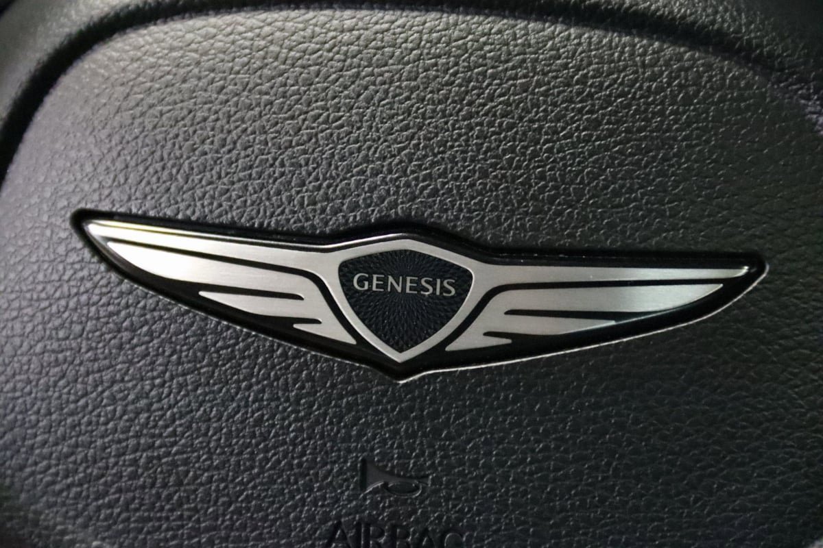 Used 2025 Genesis G70 2.5T image 15