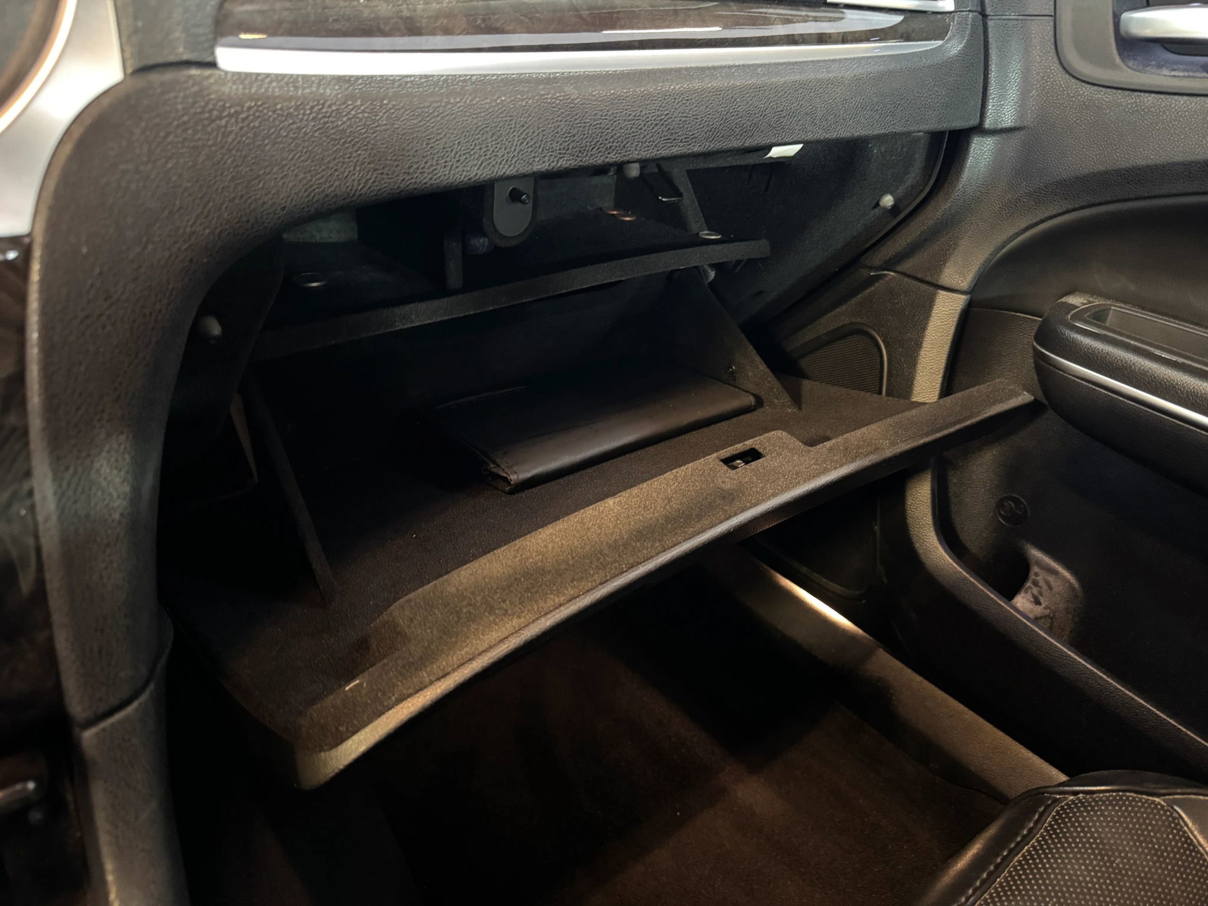 Used 2016 Chrysler 300 C image 21