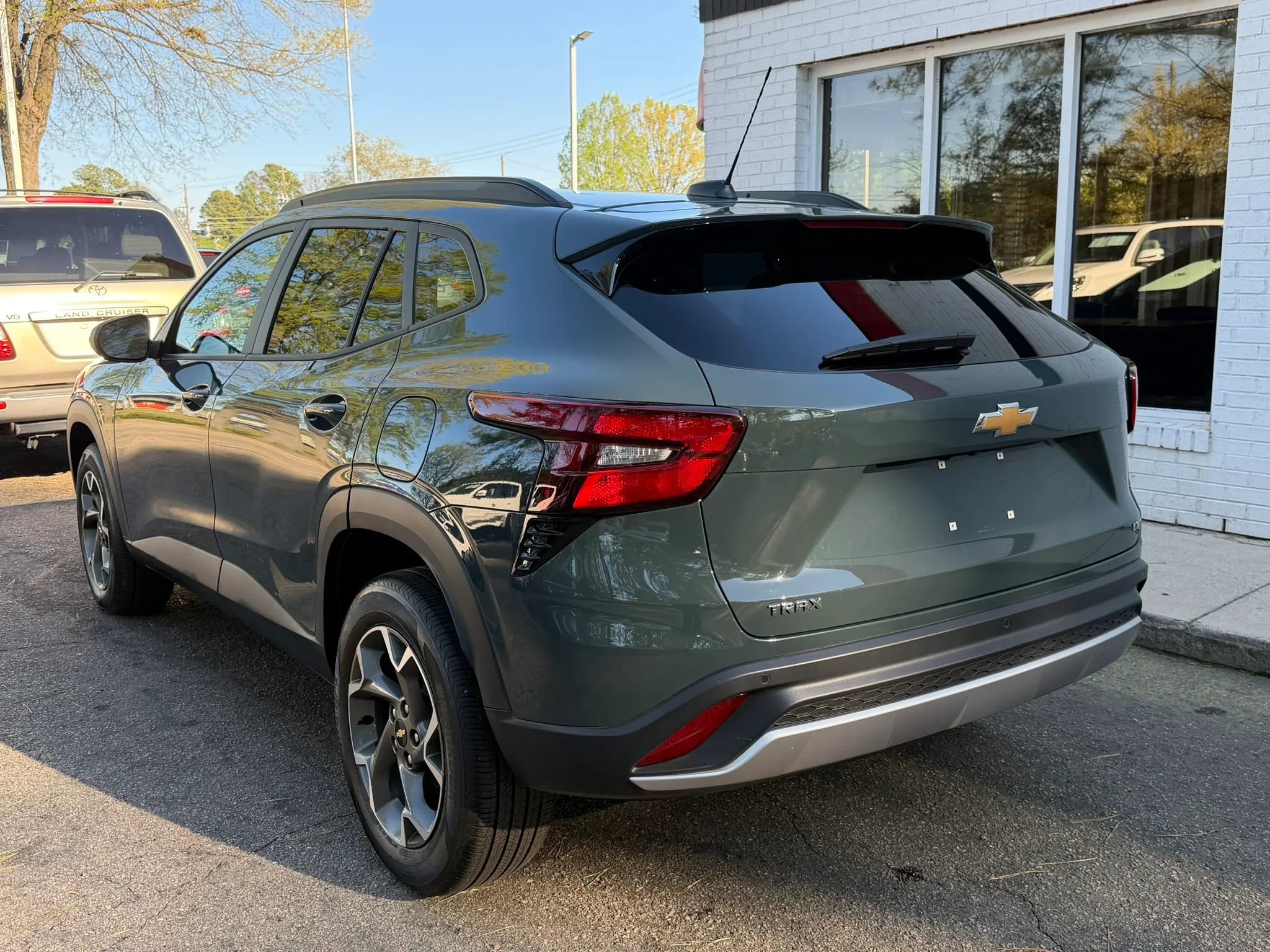 Used 2025 Chevrolet Trax LT w/ Driver Confidence Package image 7