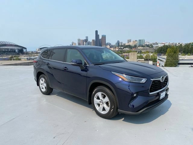 Used 2022 Toyota Highlander LE AWD/4WD image 25