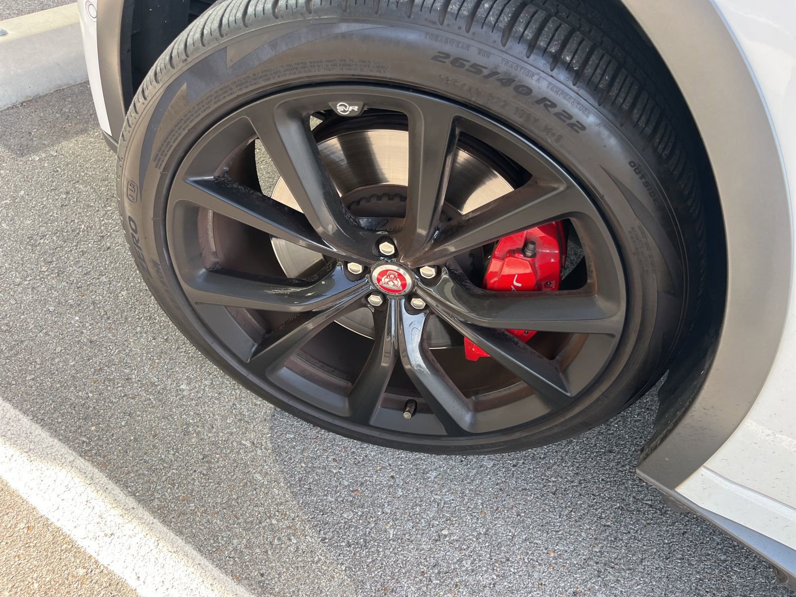 Used 2020 Jaguar F-PACE SVR image 13