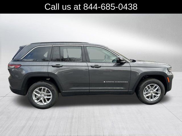 New 2025 Jeep Grand Cherokee Laredo image 4