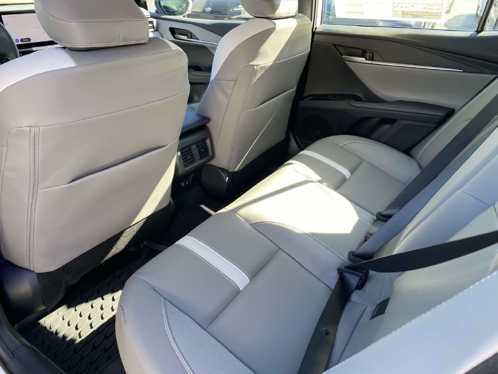 New 2026 Toyota Camry Hybrid FWD image 13