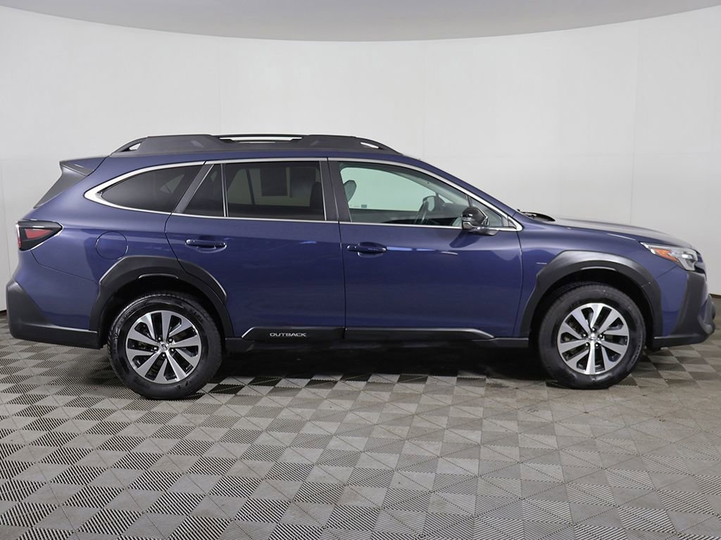 Used 2024 Subaru Outback Premium AWD/4WD image 17