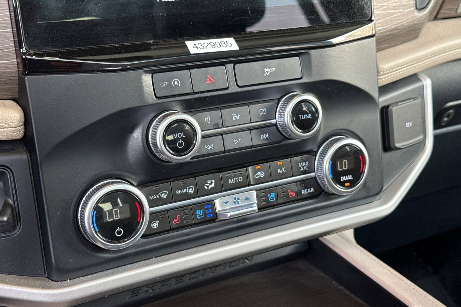 Used 2024 Ford Expedition Max Limited image 23