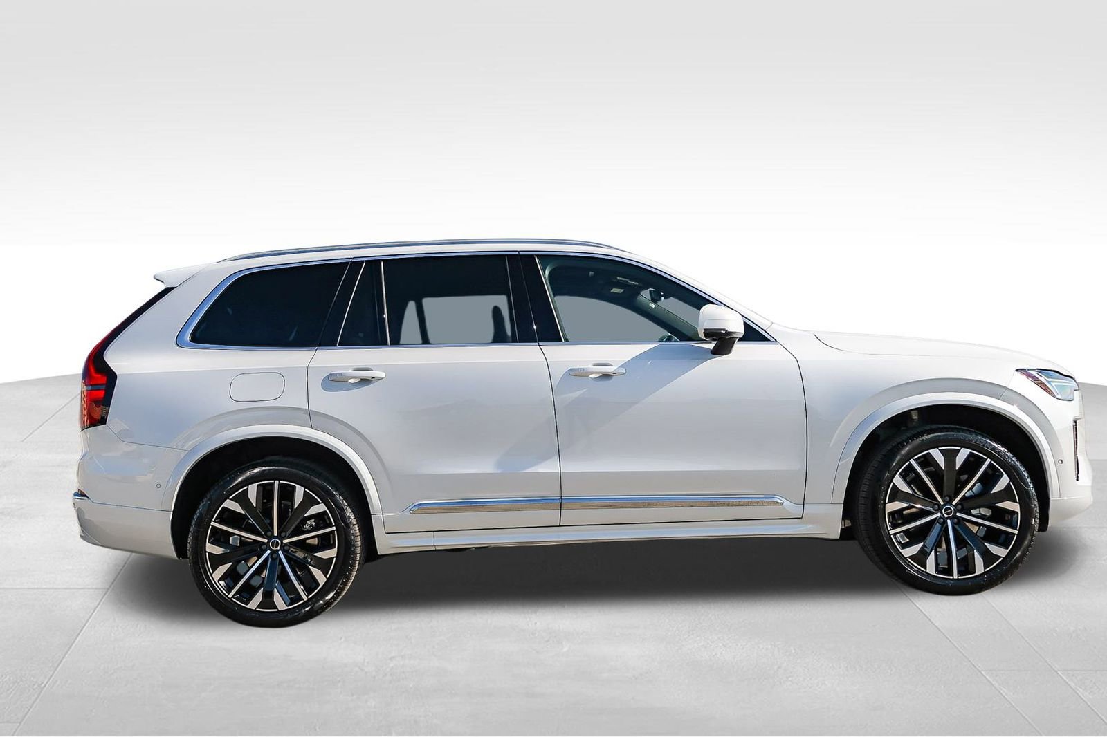 New 2026 Volvo XC90 B6 Ultra w/ Protection Package image 4