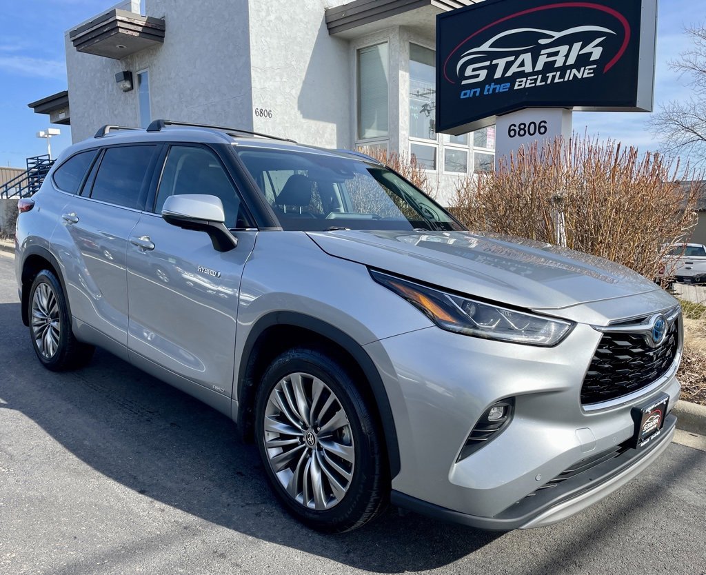 Used 2021 Toyota Highlander Platinum image 2