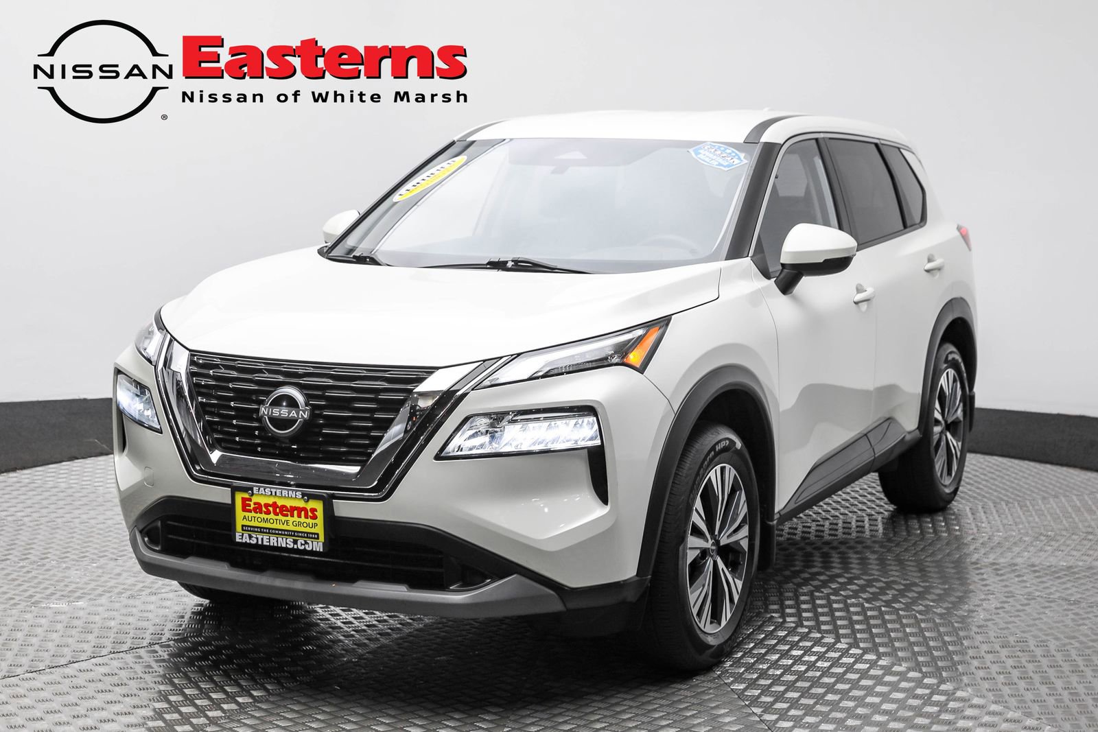 Used 2022 Nissan Rogue SV image 1