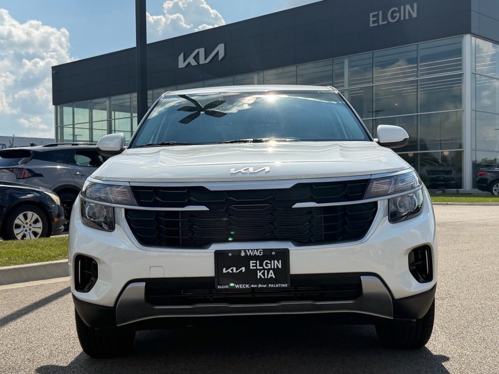 Used 2024 Kia Seltos LX AWD/4WD image 2
