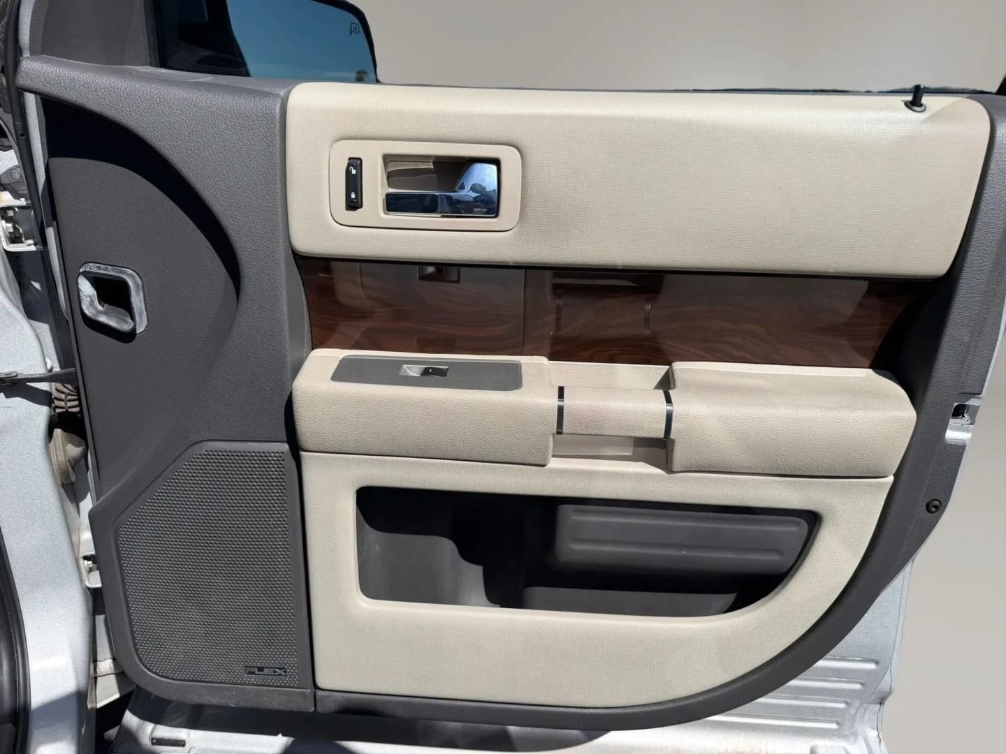 Used 2011 Ford Flex SEL w/ Rapid Spec Order Code FWD image 18