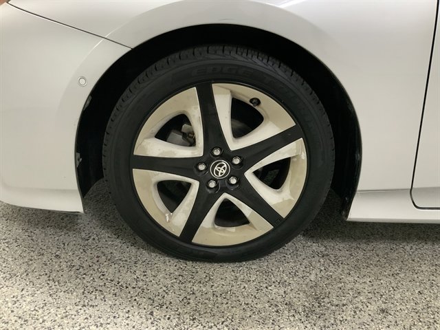 Used 2018 Toyota Prius Three Touring FWD image 9