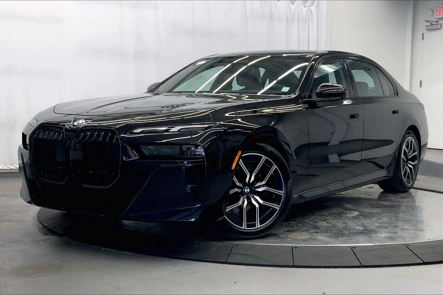 Used 2025 BMW 760i xDrive w/ Premium Package AWD/4WD image 1